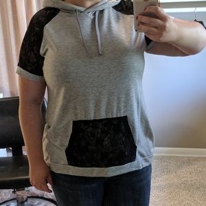 Livi Active T-shirt with Hood Size 18/20